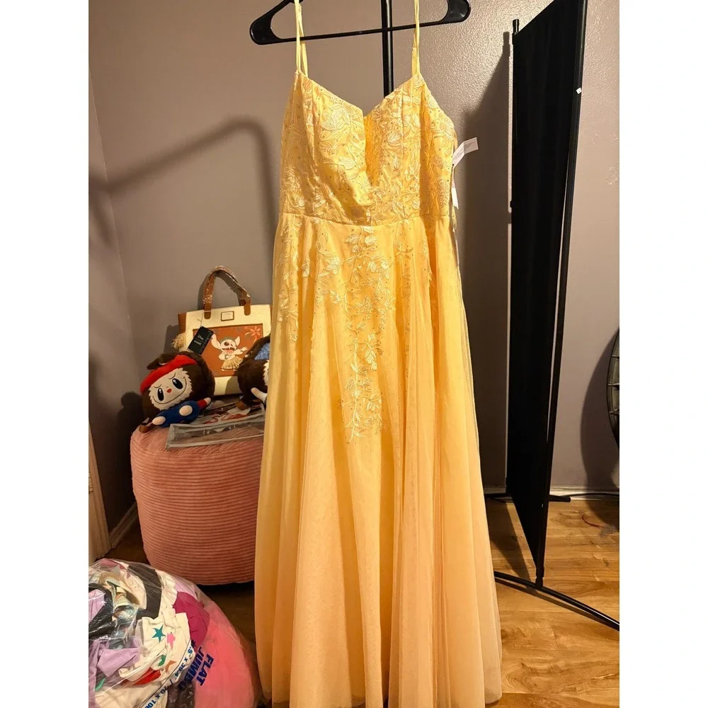 TLC Yes, Dress Embroidered Yellow Formal Gown Floral Bodice Flowy Skirt Sz 15/16